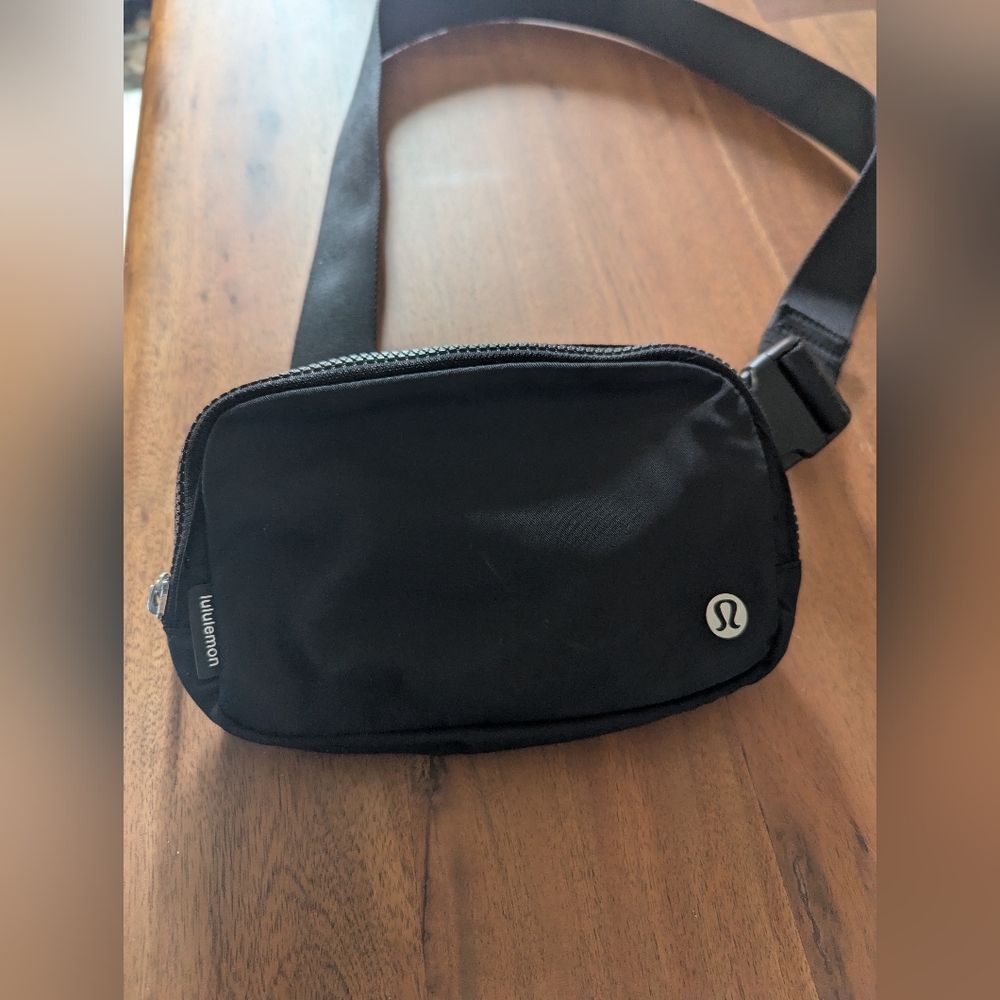 Lululemon Everywhere Belt Bag 1L